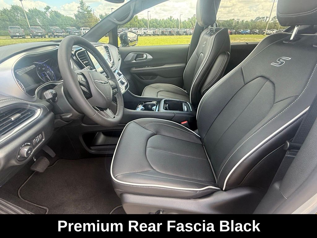 2026 Chrysler Pacifica Limited photo 9