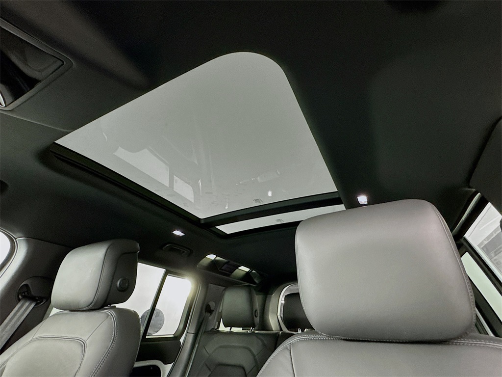 2025 Land Rover Defender 110 S photo 20
