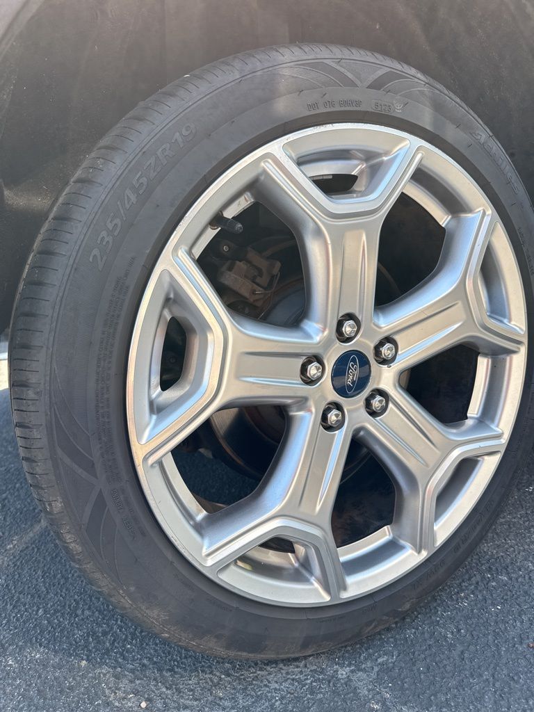 2019 Ford Escape Titanium photo 4