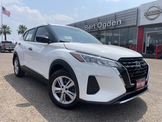 2025 Nissan KICKS PLAY Base's photo