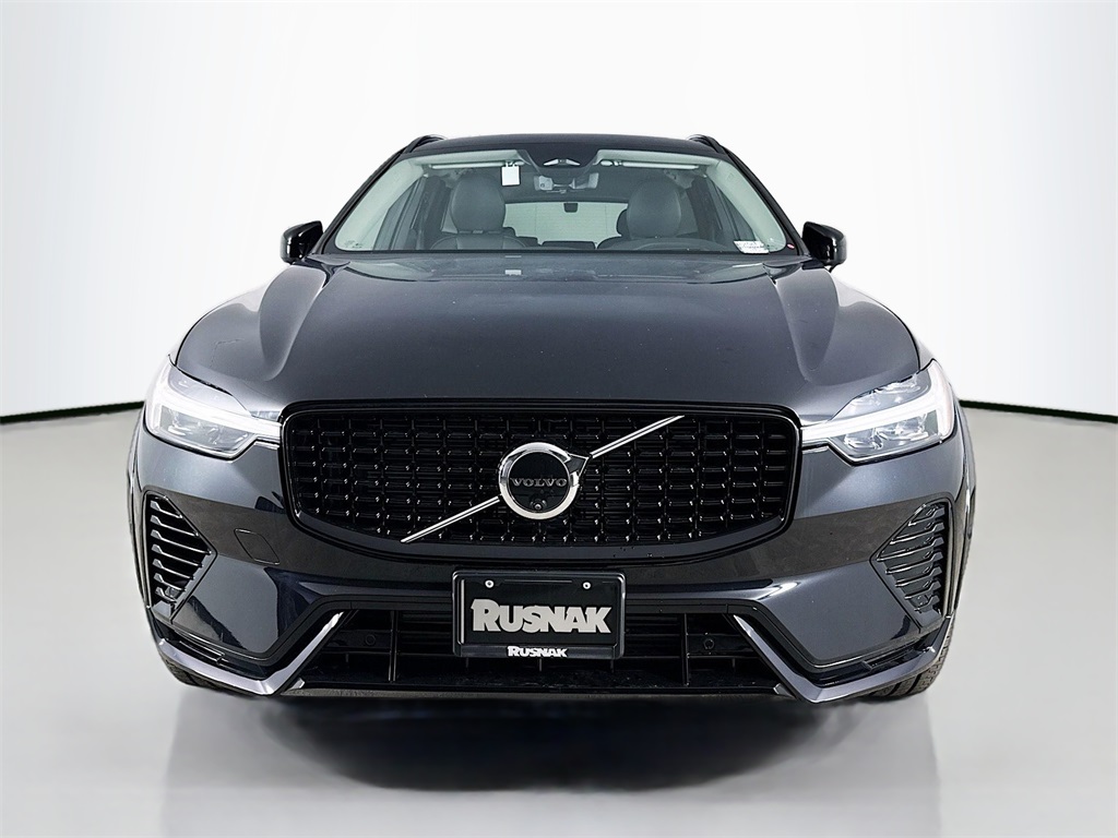 2025 Volvo XC60 Hybrid T8 photo 2