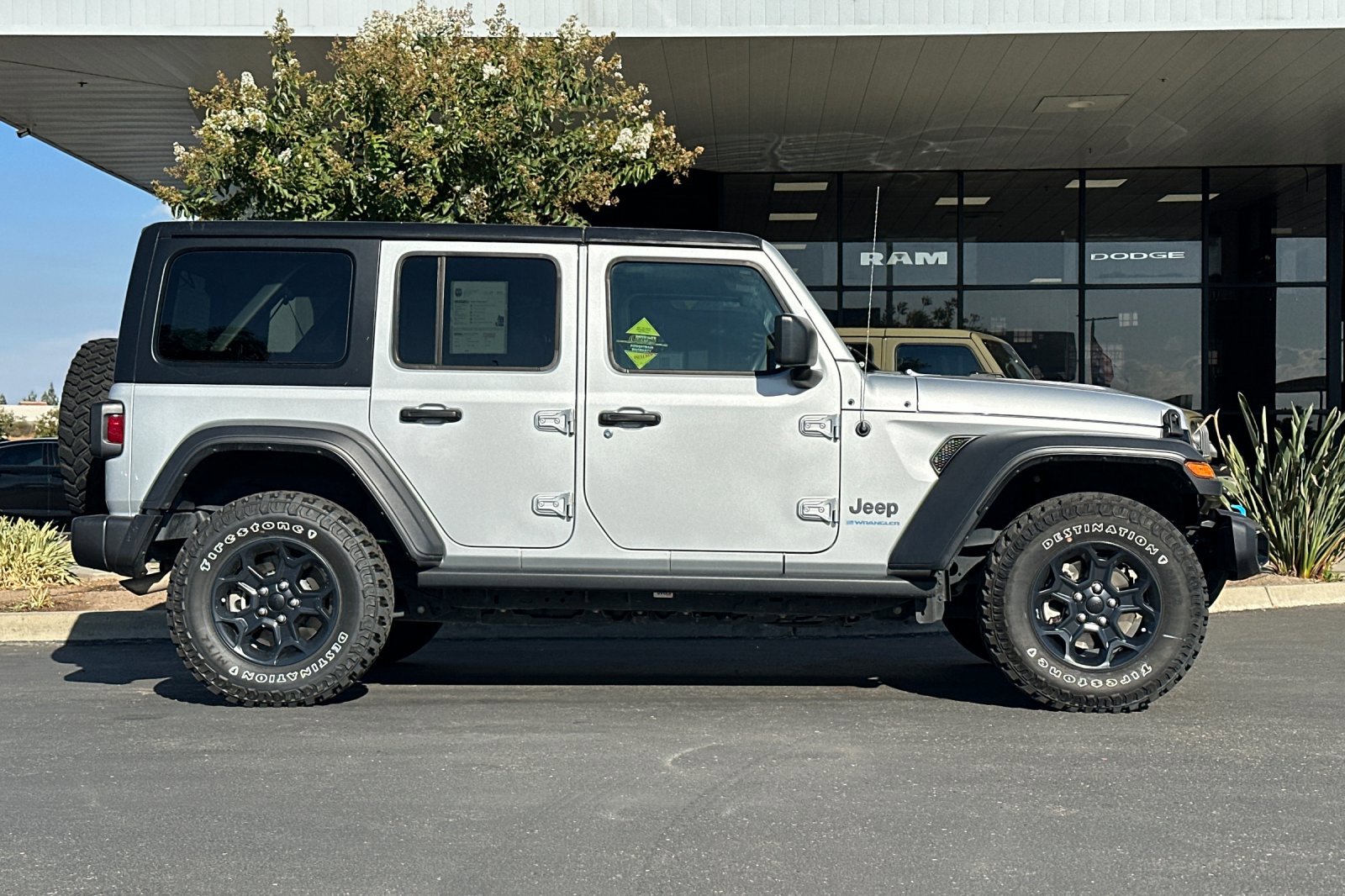 2023 Jeep Wrangler Base 4xe photo 3