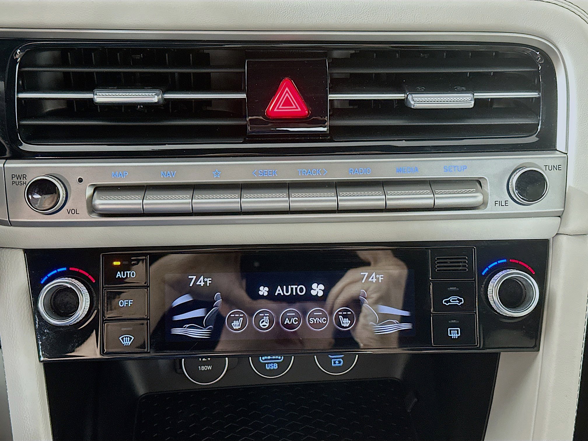 2025 Genesis G70 2.5T photo 15