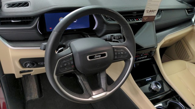 Used 2023 RED Jeep Limited image 14