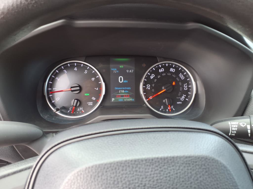 2022 Toyota RAV4 XLE photo 7