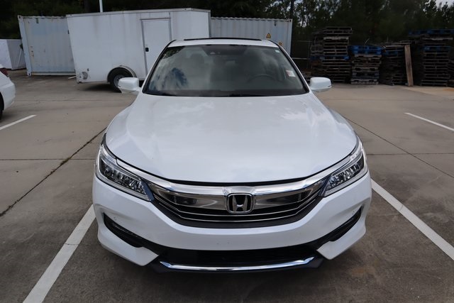 2017 Honda Accord Touring photo 2