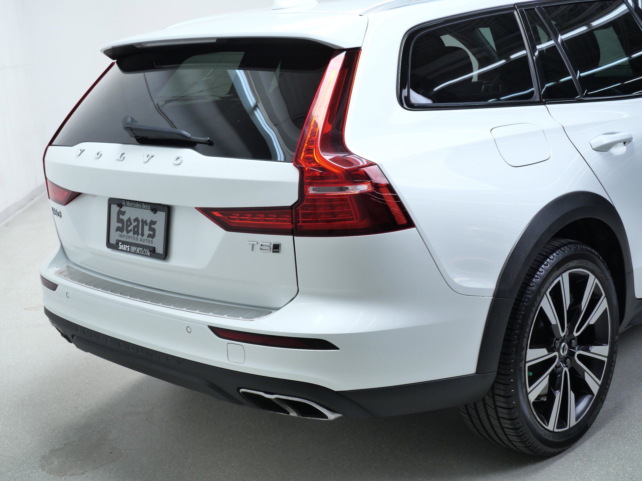 2022 Volvo V60 Cross Country T5 AWD photo 4