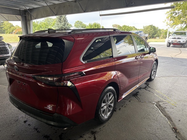 2023 Toyota Sienna XLE photo 5