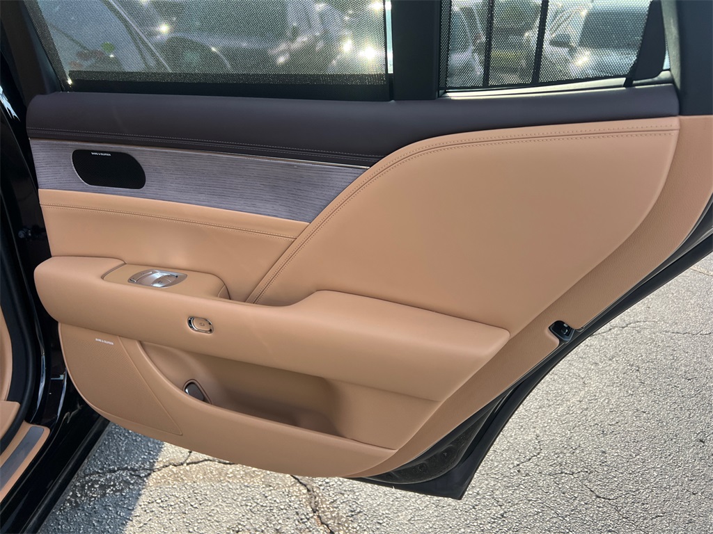 2025 Genesis G90 3.5T photo 16