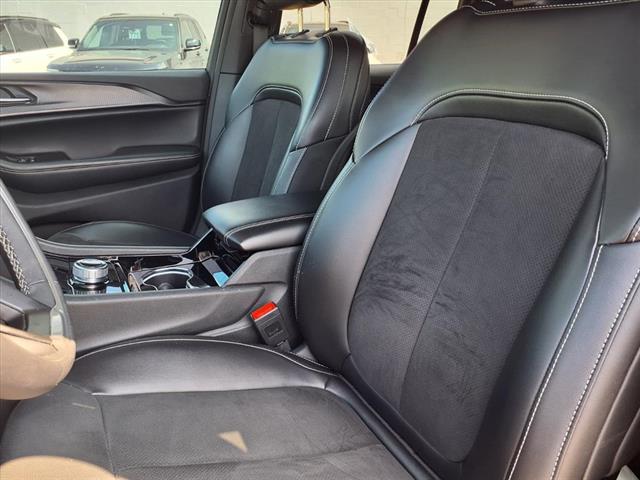 2023 Jeep Grand Cherokee Laredo Altitude photo 3