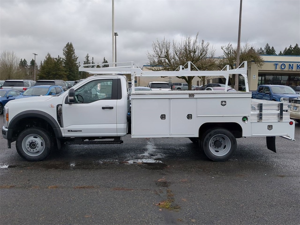 2024 Ford F-550 photo 3