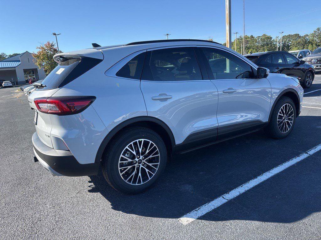 2025 Ford Escape Plug-In Hybrid photo 8