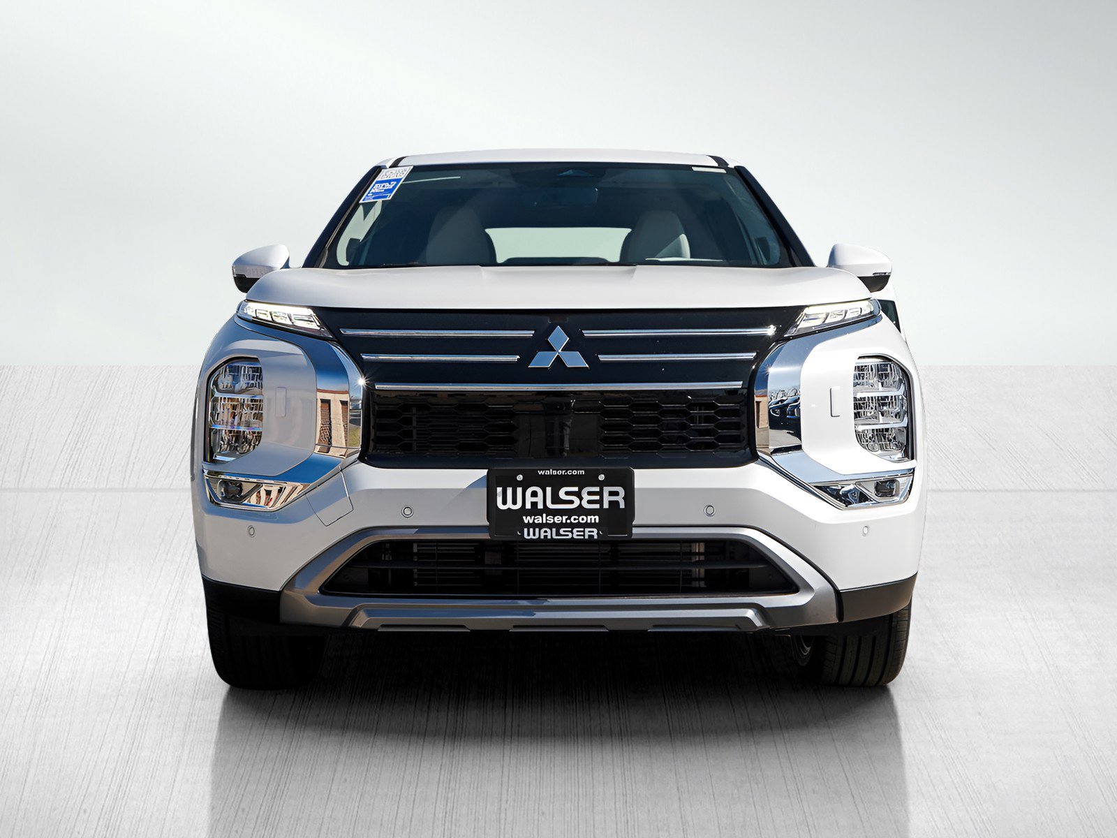 2025 Mitsubishi Outlander SE photo 2