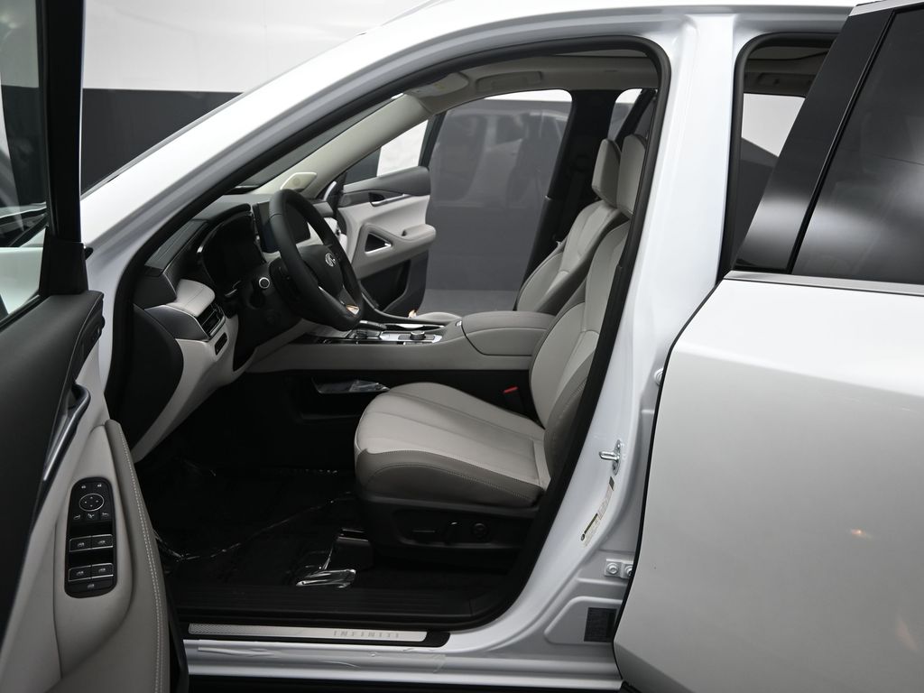 2026 Infiniti QX60 Luxe photo 9
