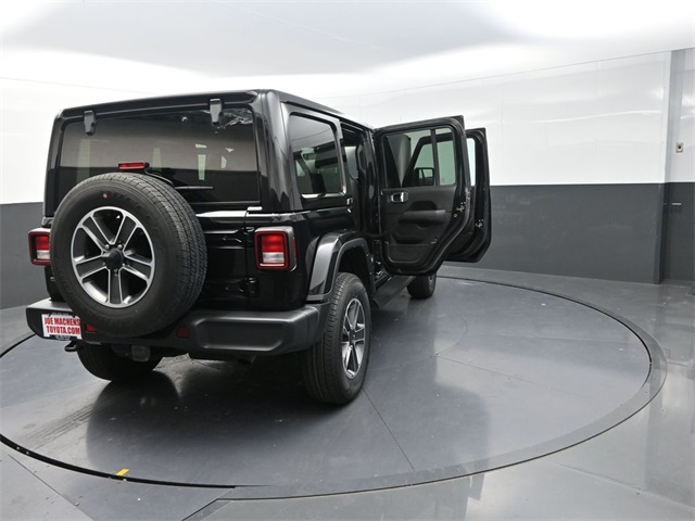 2023 Jeep Wrangler Sahara photo 36