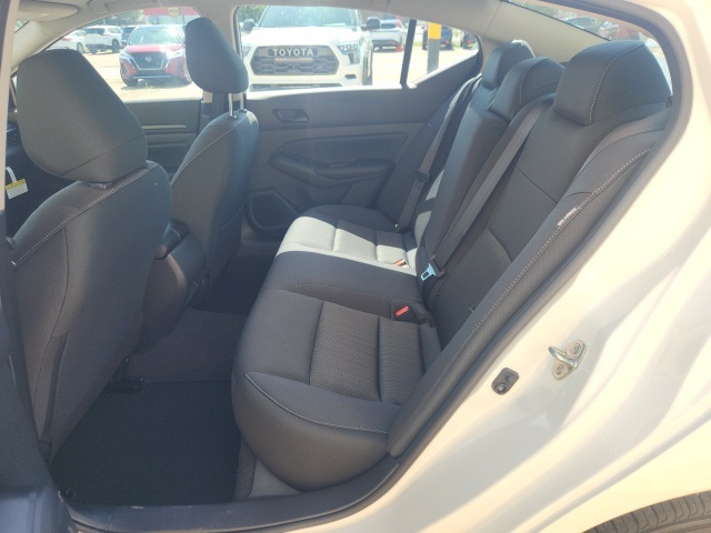 2025 Nissan Altima 2.5 SV photo 9