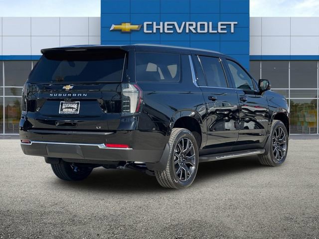 2025 Chevrolet Suburban LT photo 4