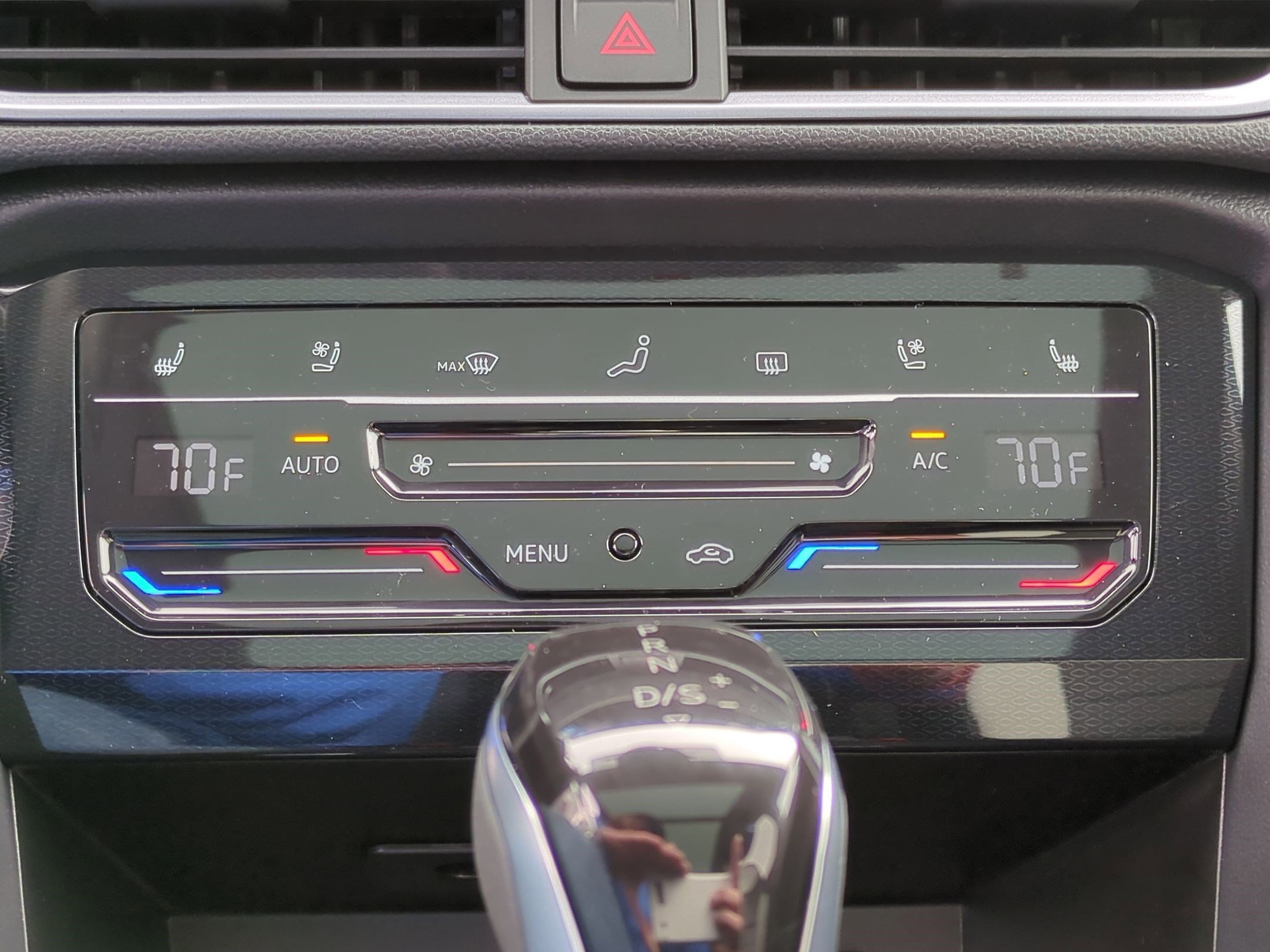 2025 Volkswagen Taos SEL photo 9