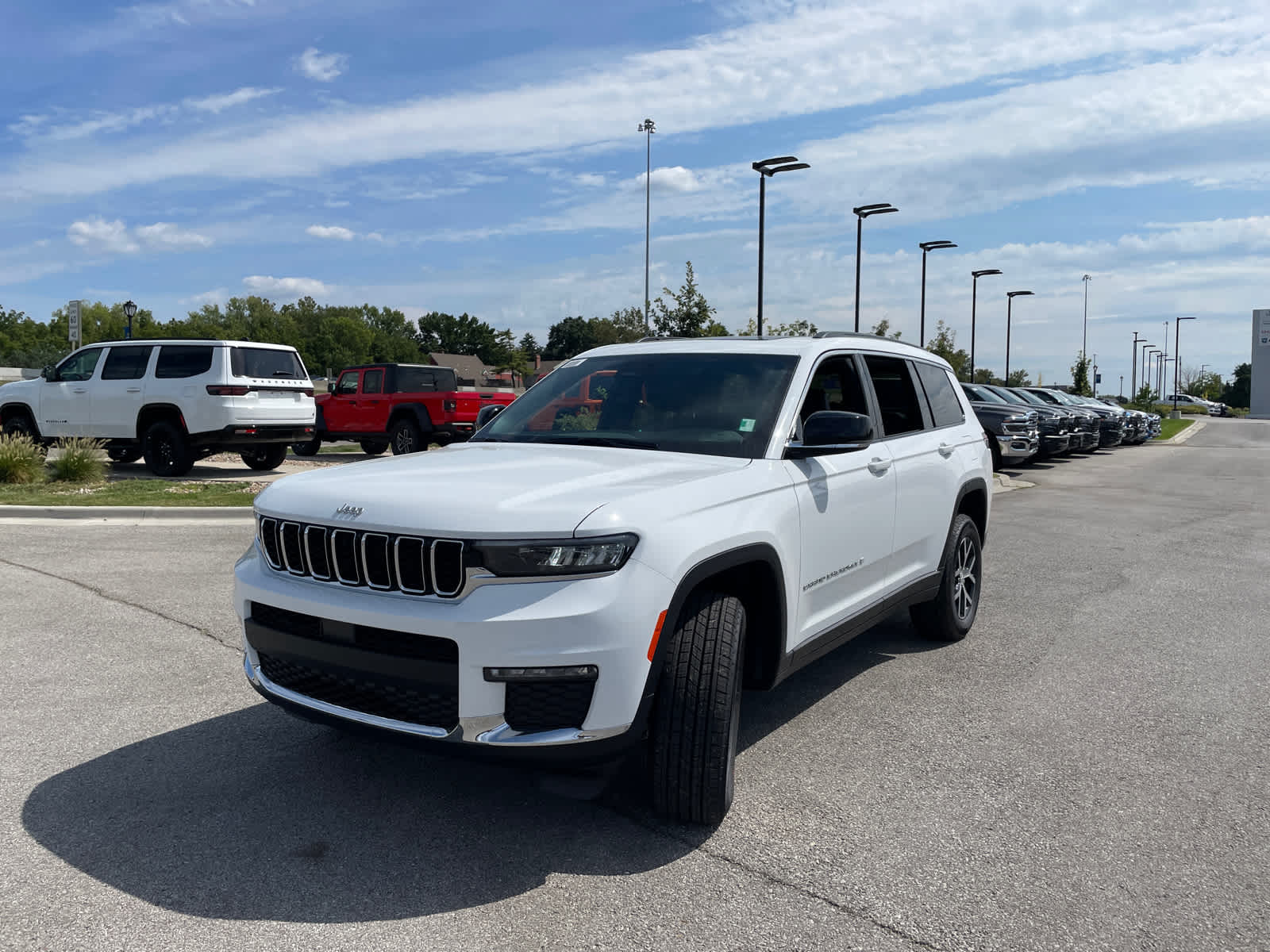 2025 Jeep Grand Cherokee Limited photo 4