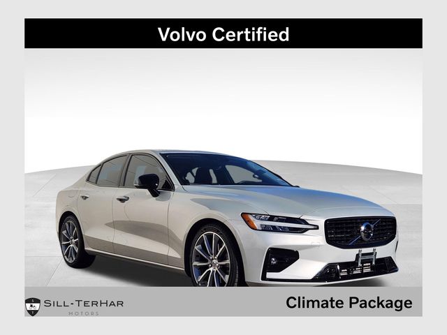 2021 Volvo S60 Momentum's photo