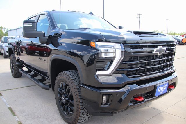2025 Chevrolet Silverado 3500HD LT photo 3