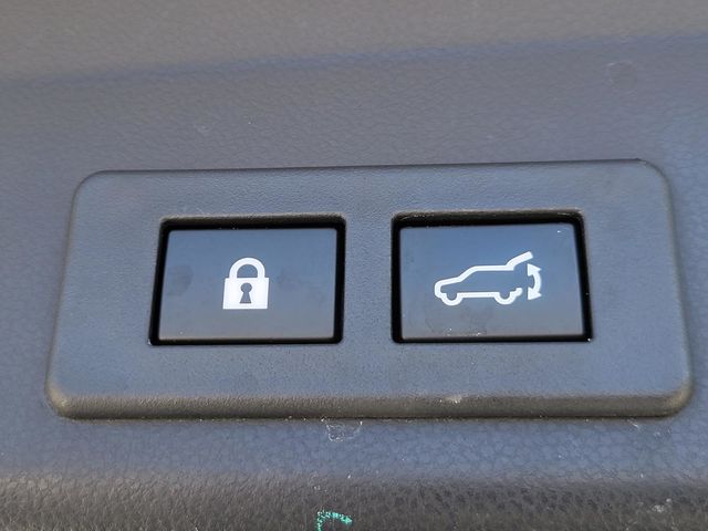 2022 Subaru Ascent Touring photo 11