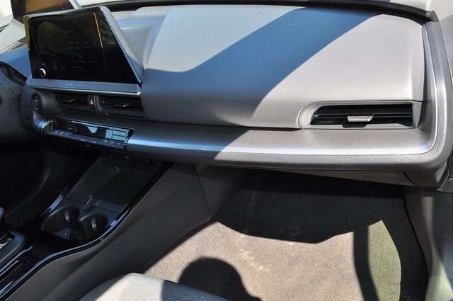 2024 Toyota Prius LE photo 17