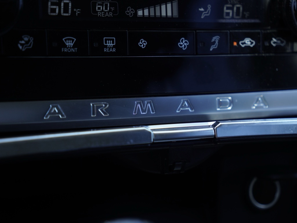 2022 Nissan Armada SV photo 18