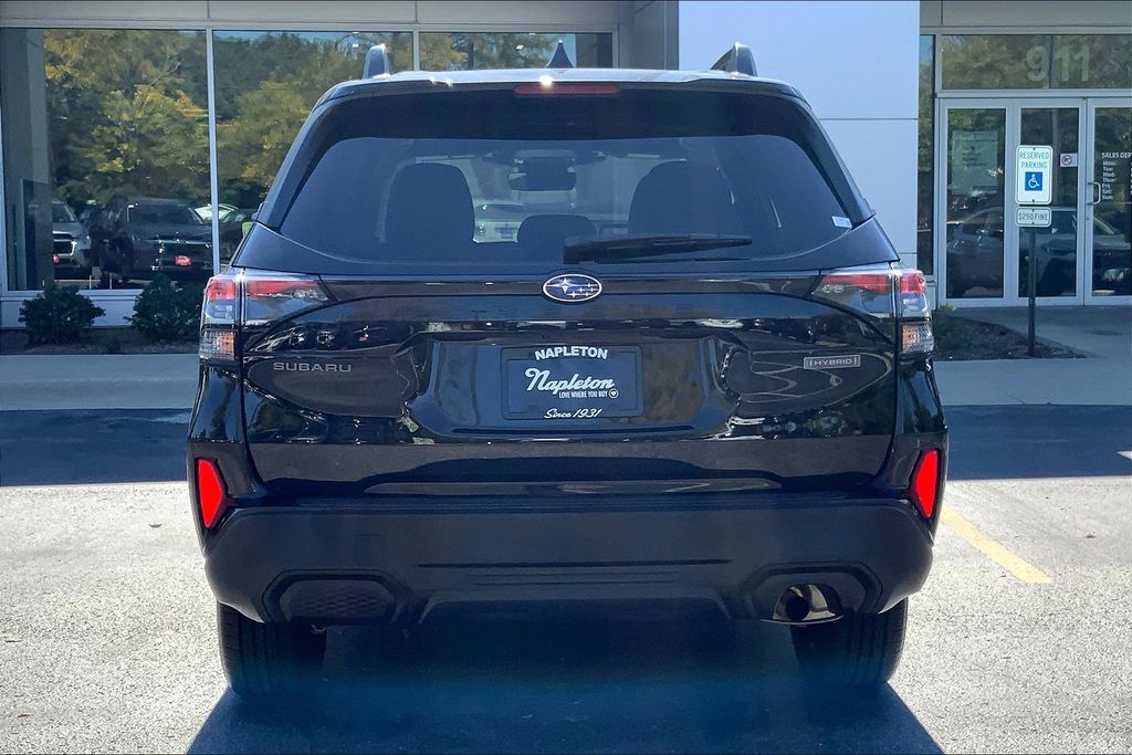 2025 Subaru Forester Premium photo 2