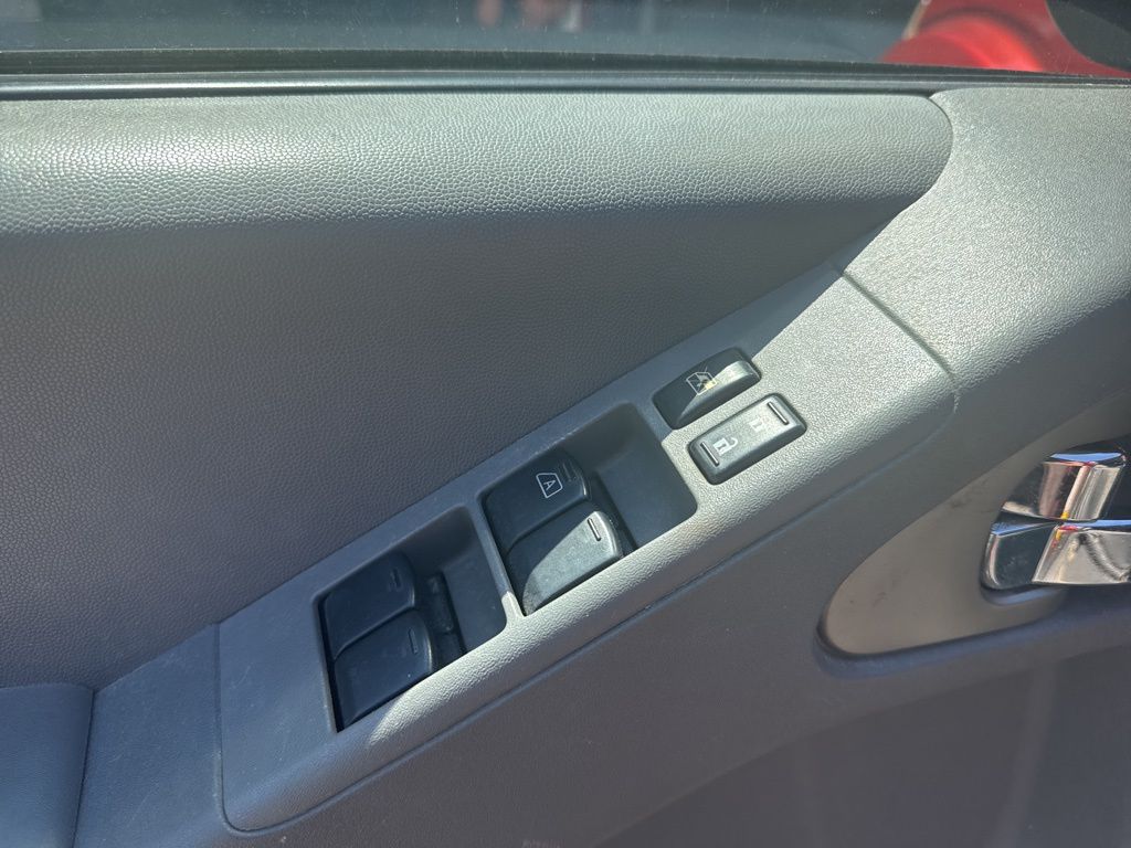 2016 Nissan Frontier SV photo 6