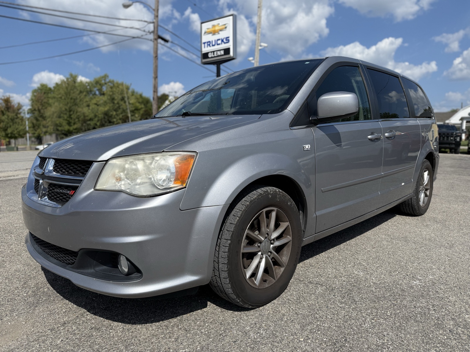 2014 Dodge Grand Caravan SXT photo 2