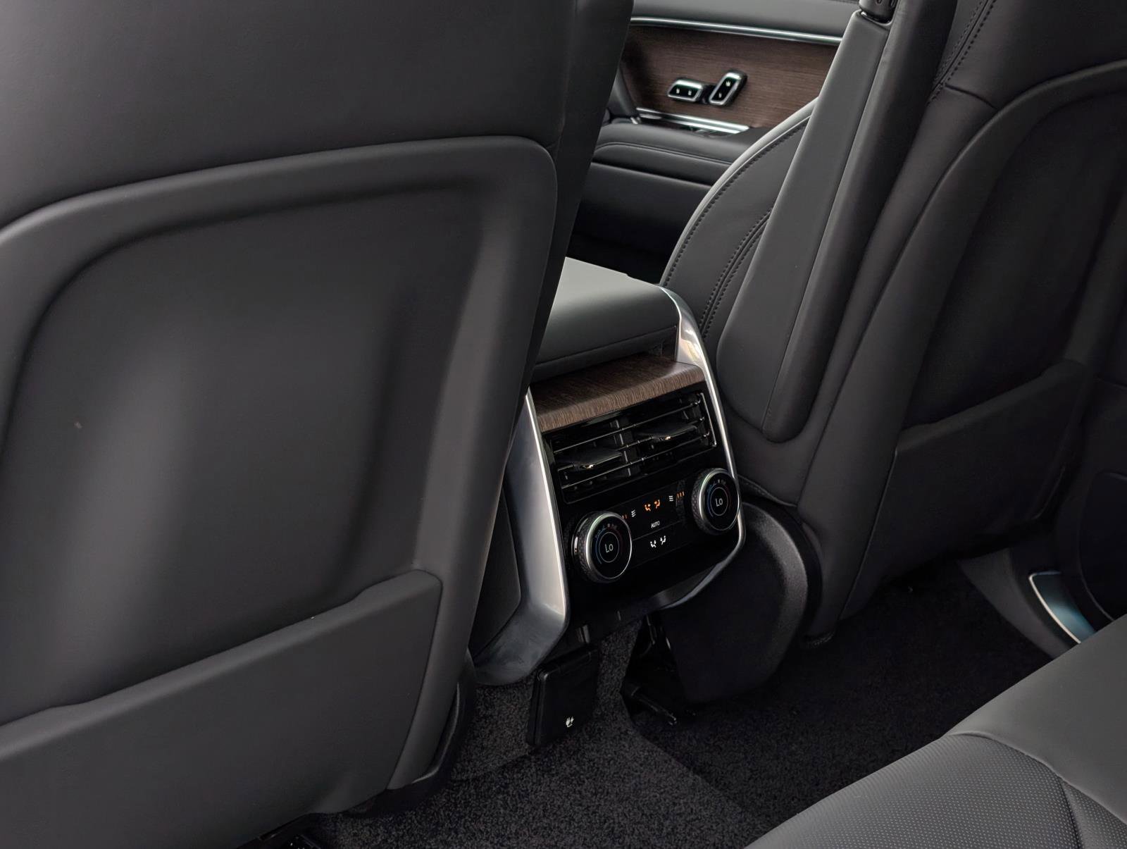 2025 Land Rover Range Rover SE photo 21