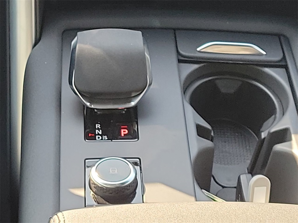 2025 Land Rover Discovery S photo 18