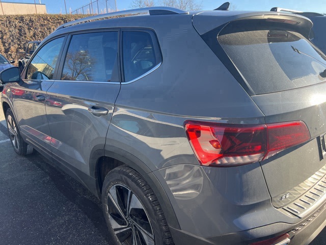 2023 Volkswagen Taos SE photo 4