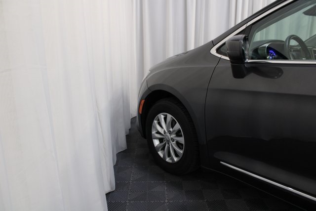 2018 Chrysler Pacifica Touring L photo 17