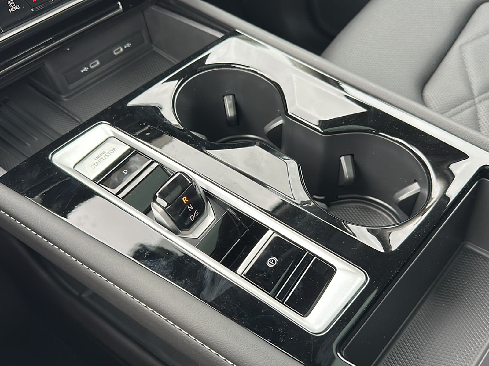 2025 Volkswagen Atlas SE Technology photo 13