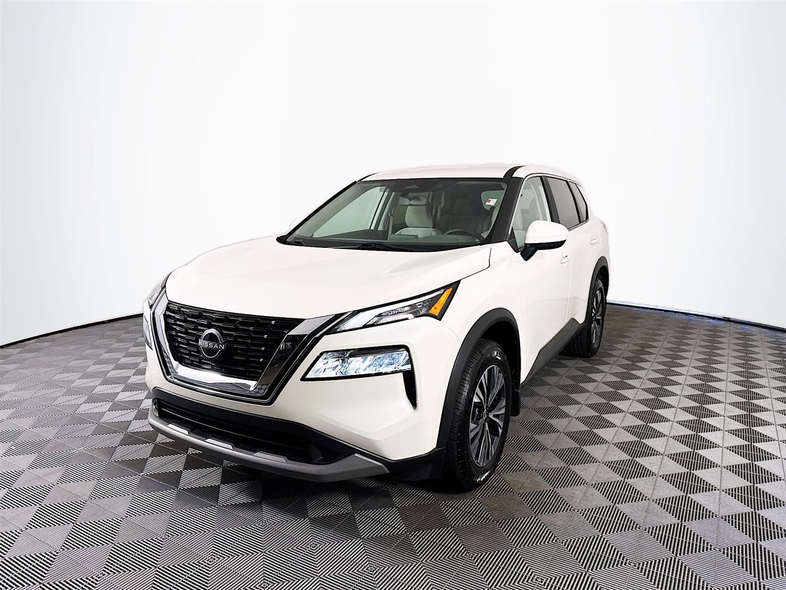 2023 Nissan Rogue SV photo 2