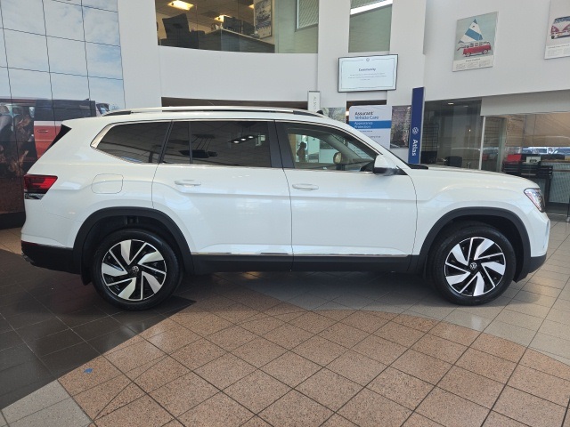 2025 Volkswagen Atlas SEL photo 8