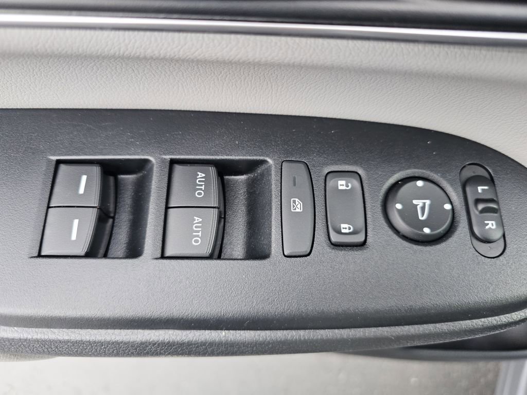 2022 Honda CR-V Hybrid Touring photo 24