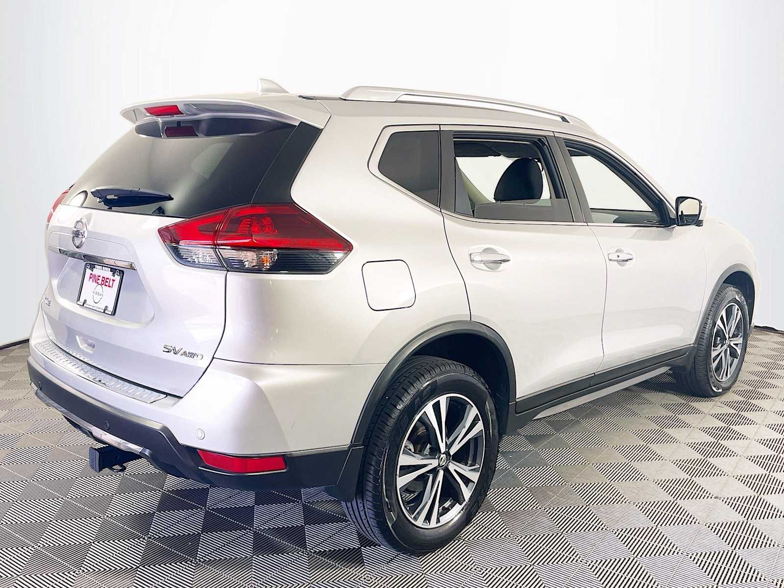 2020 Nissan Rogue SV photo 4