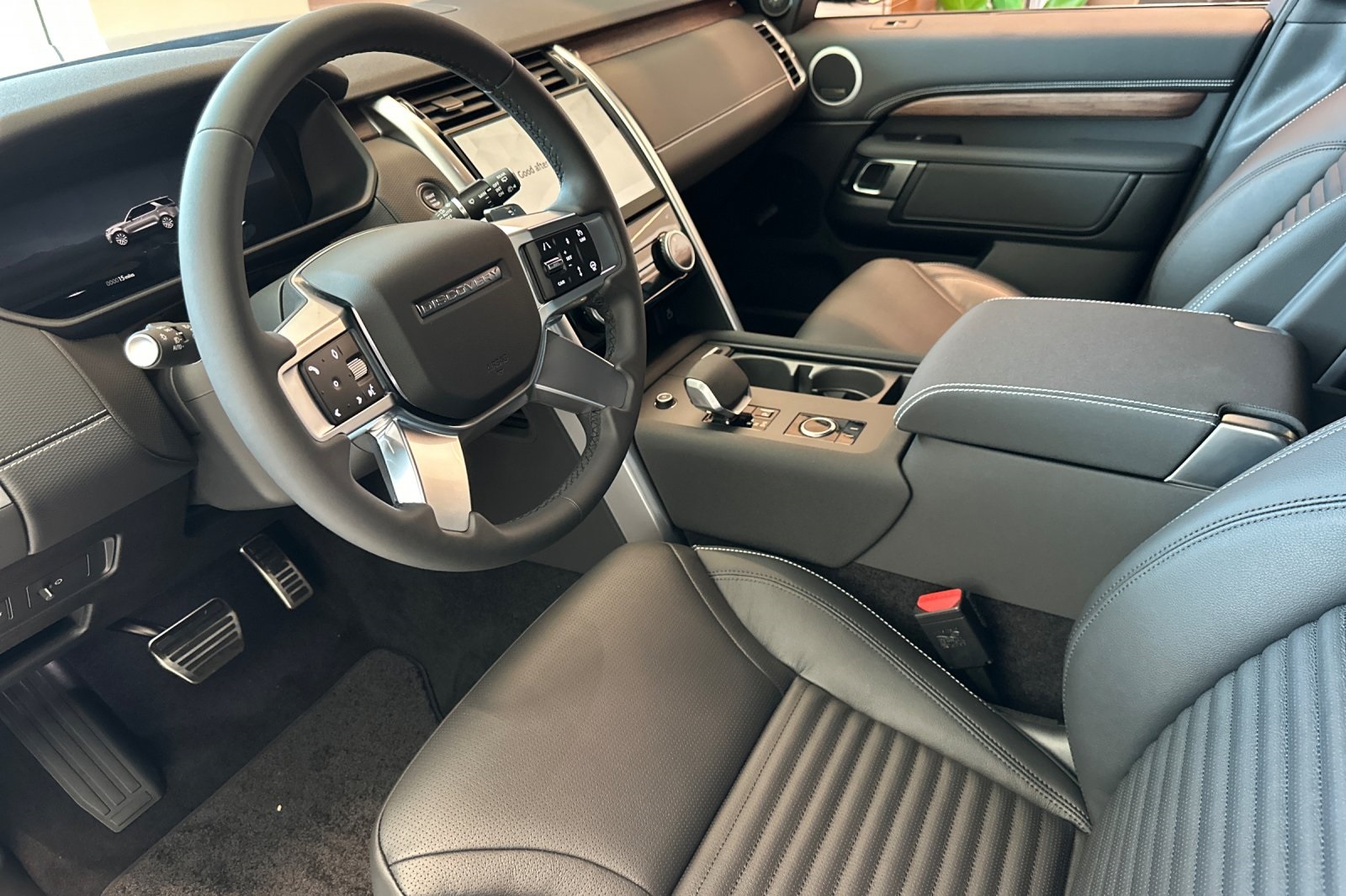 2025 Land Rover Discovery SE photo 10