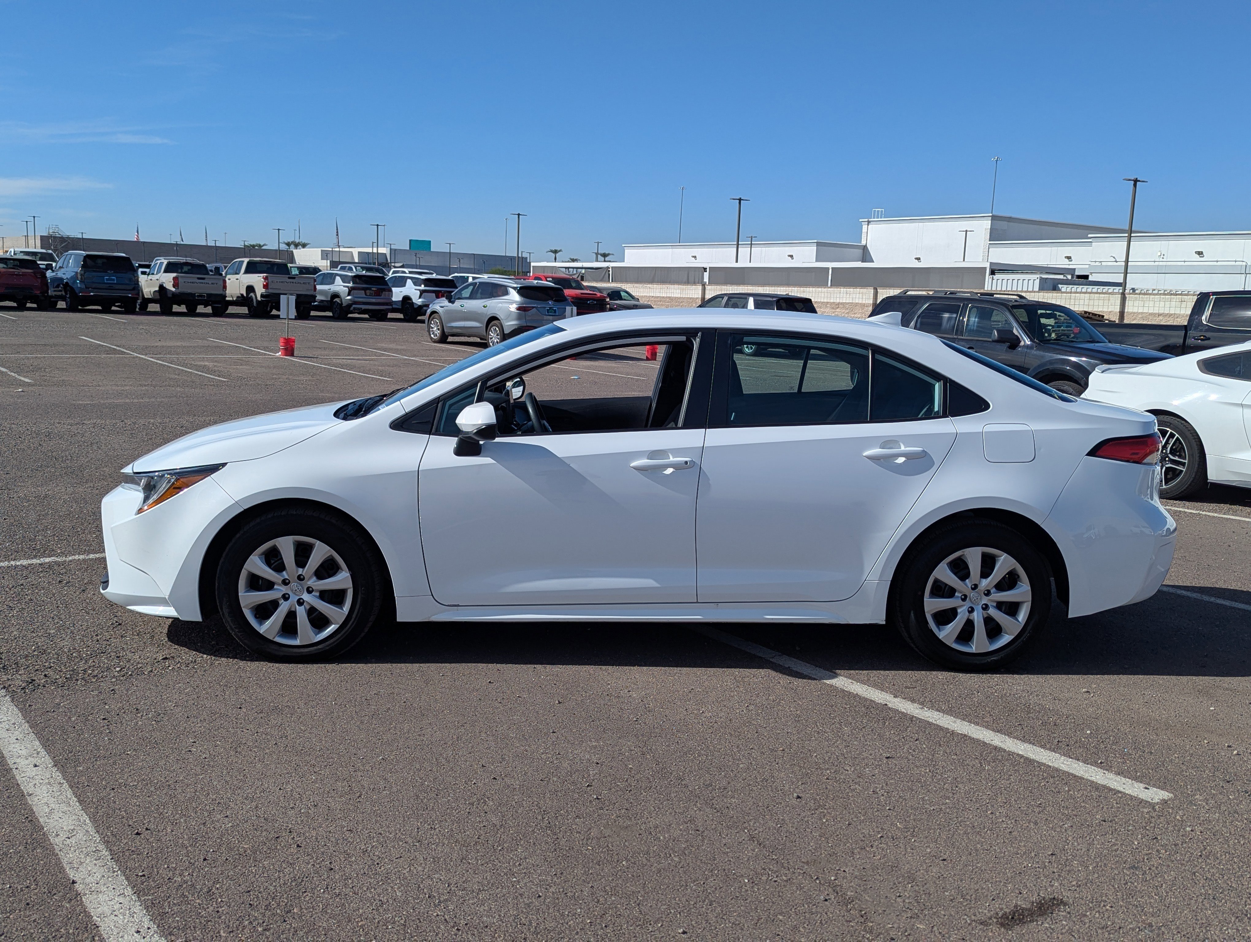 Used 2024 Toyota Corolla LE with VIN 5YFB4MDE7RP123520 for sale in Northfield, Minnesota
