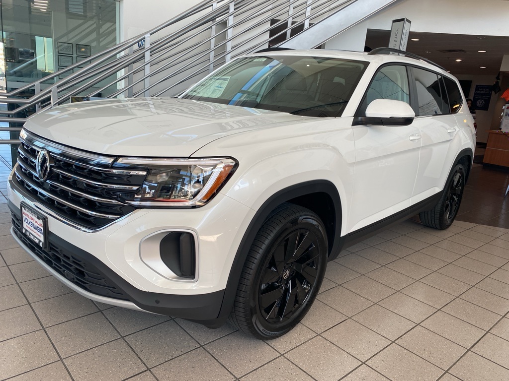 2026 Volkswagen Atlas SE Technology photo 2