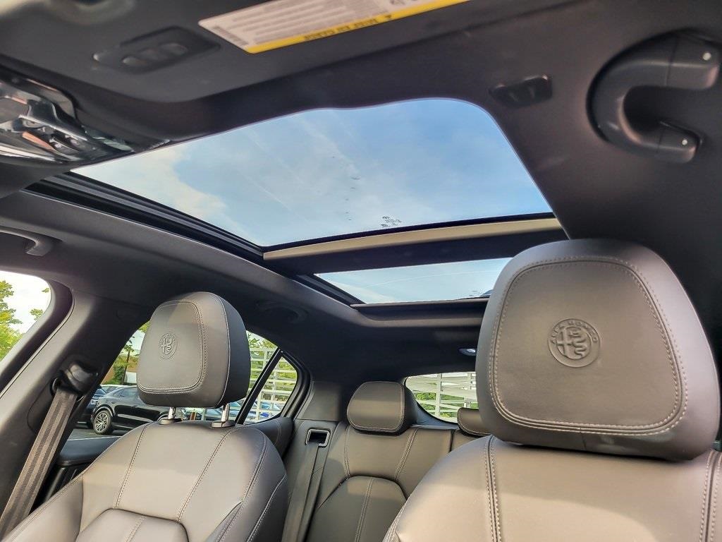 2022 Alfa Romeo Stelvio Ti photo 8