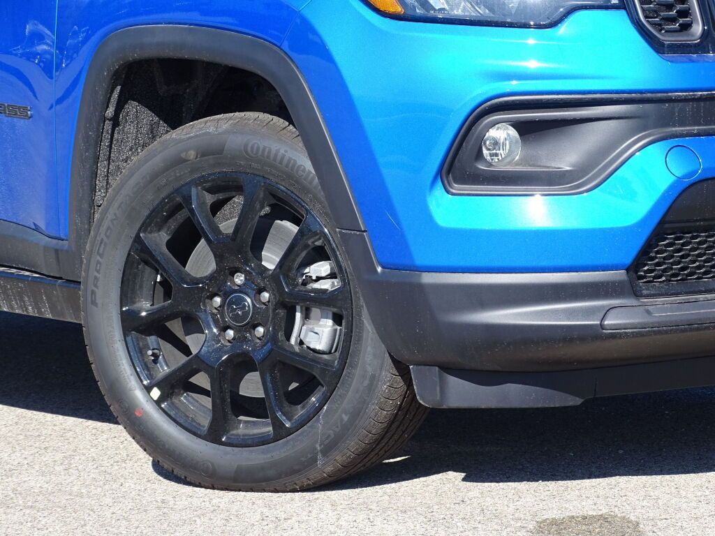 2025 Jeep Compass Latitude photo 3