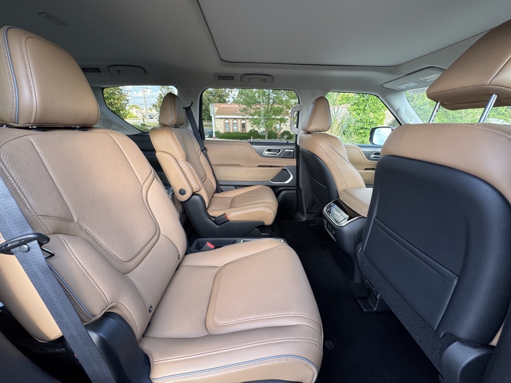 2026 Infiniti QX80 Luxe photo 16