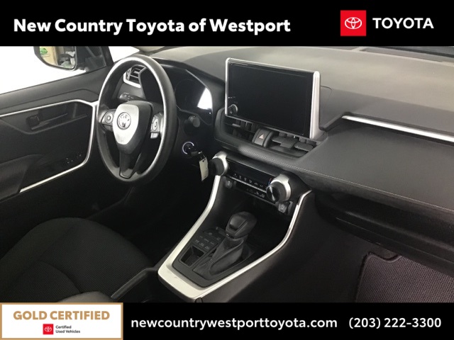2023 Toyota RAV4 LE photo 18