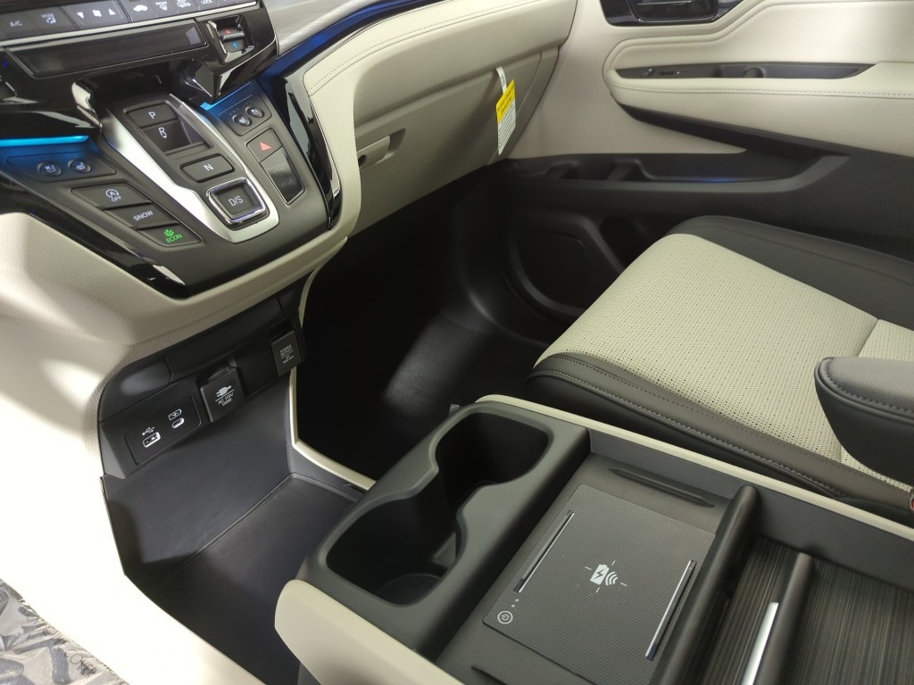 2026 Honda Odyssey Elite photo 16