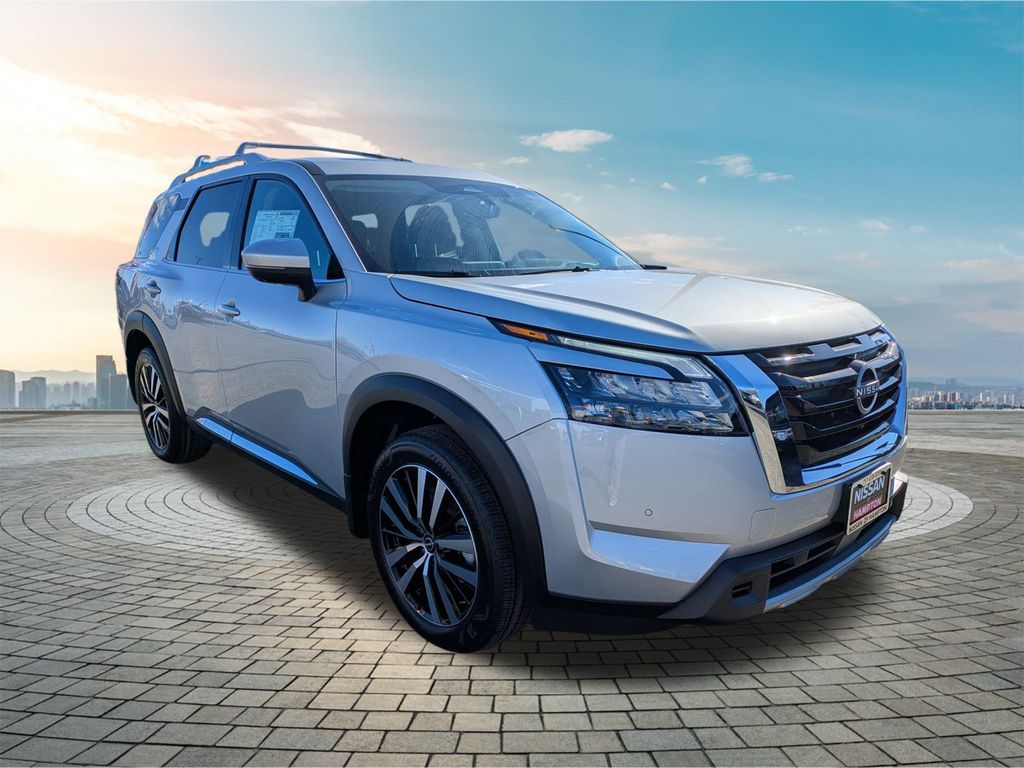 2025 Nissan Pathfinder Platinum's photo