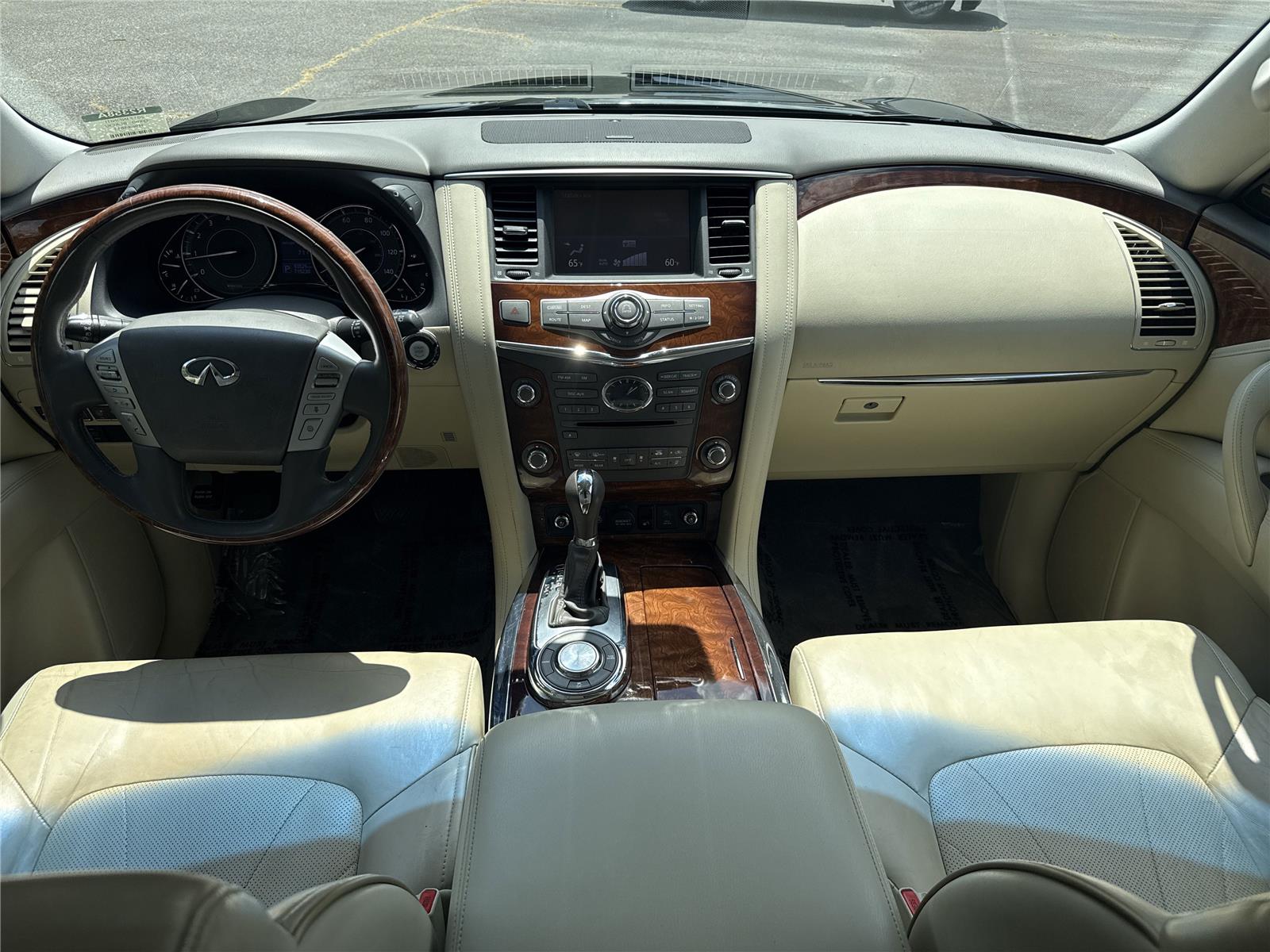 2017 Infiniti QX80 photo 8